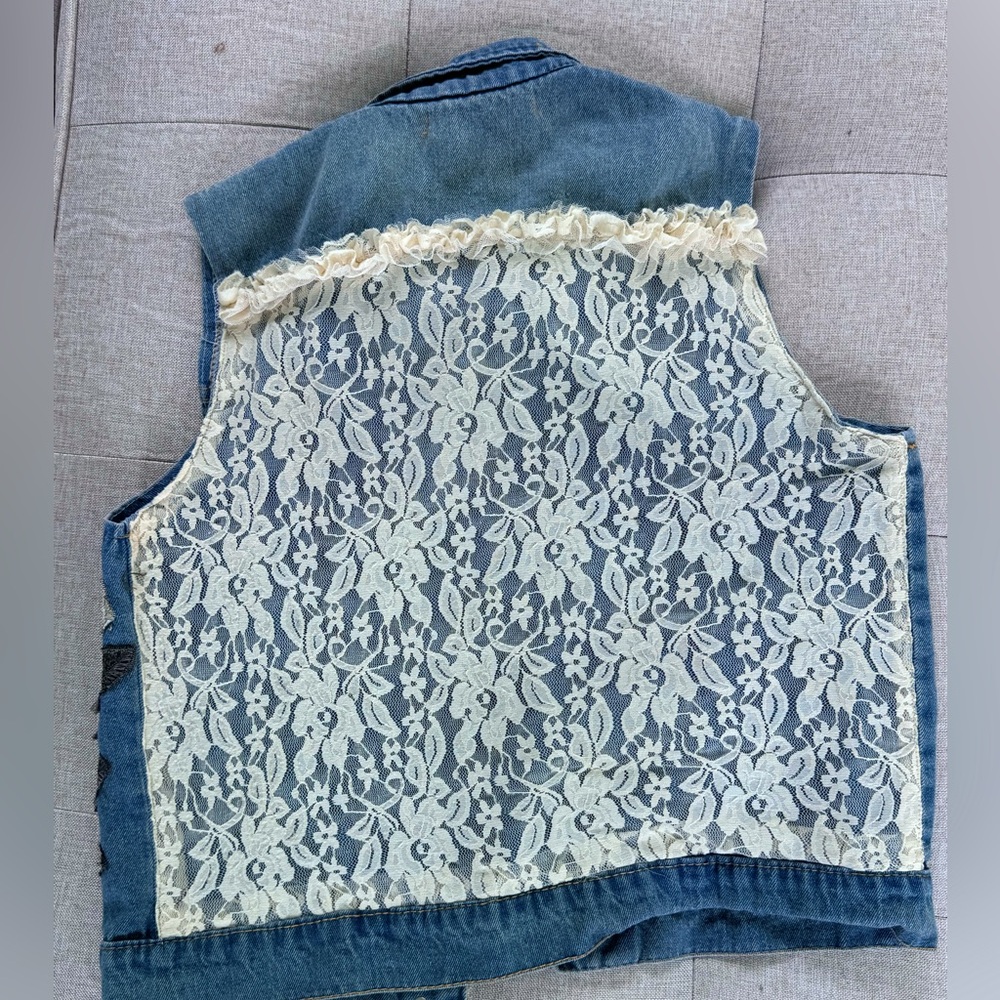 Adorable vest Jean jacket